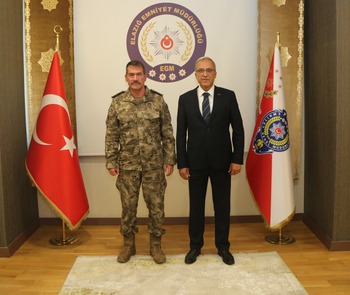 Özel Harekat Başkan Yardımcısı 1.Sınıf Emniyet Müdürü Sayın Recai YAVAŞCA, İl Emniyet Müdürümüz Sayın Adnan KARAYEL’e nezaket ziyaretinde bulundular.