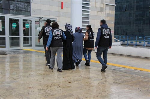 4 Ayrı İkametten 416.000 Türk Lirası Değerinde Ziynet Eşyası Çalan 2 Bayan Şahıs Tutuklandı‼️🚨
